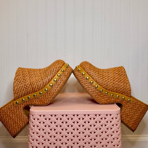 FREE PEOPLE Rori Woven Leather Platform Clog in Tan with Gold-Tone Studs - Picture 3 of 7